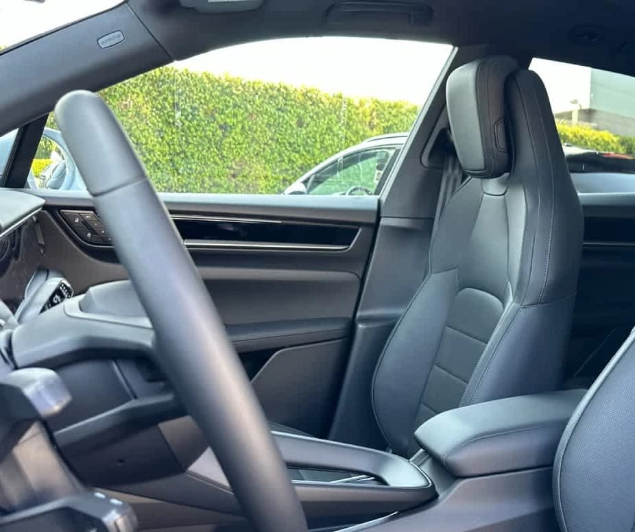 Porsche Macan Electric 4S AWD 2026 — side view