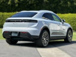 Porsche Macan Electric 4S AWD 2026 — side view