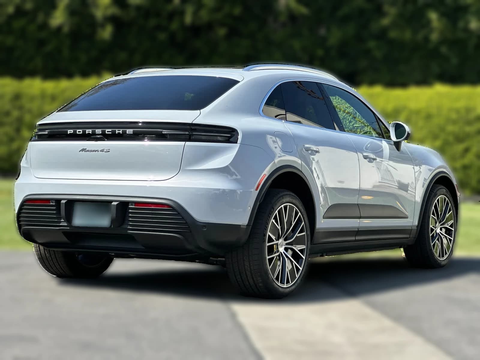 Porsche Macan Electric 4S AWD 2026 — side view