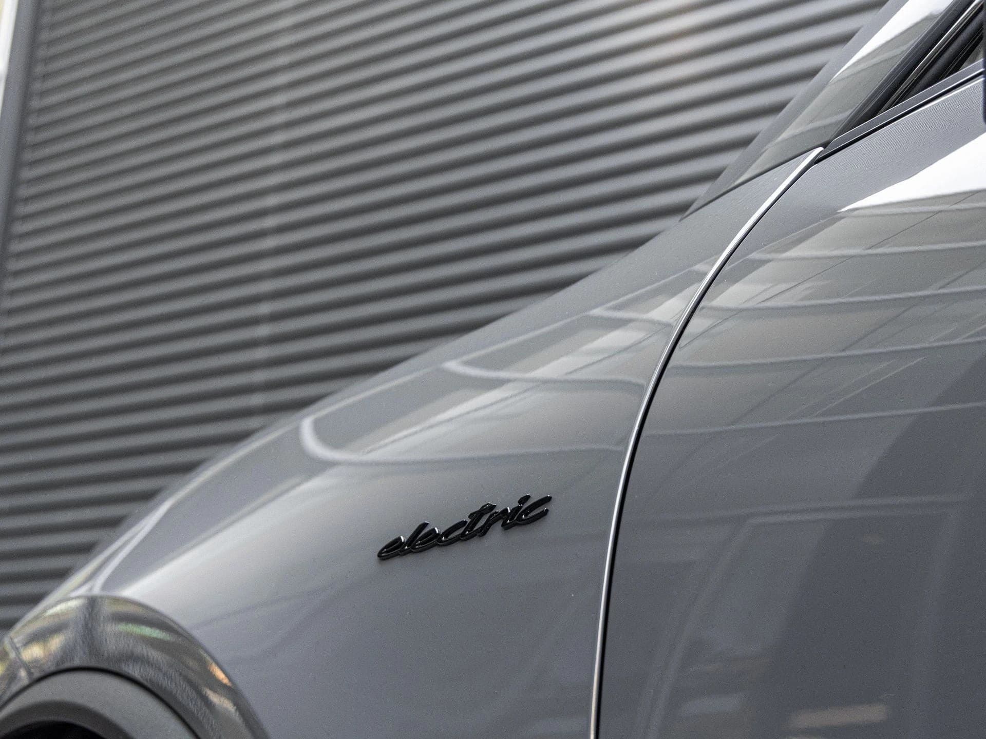 Porsche Macan Electric 4S AWD 2026 — side view