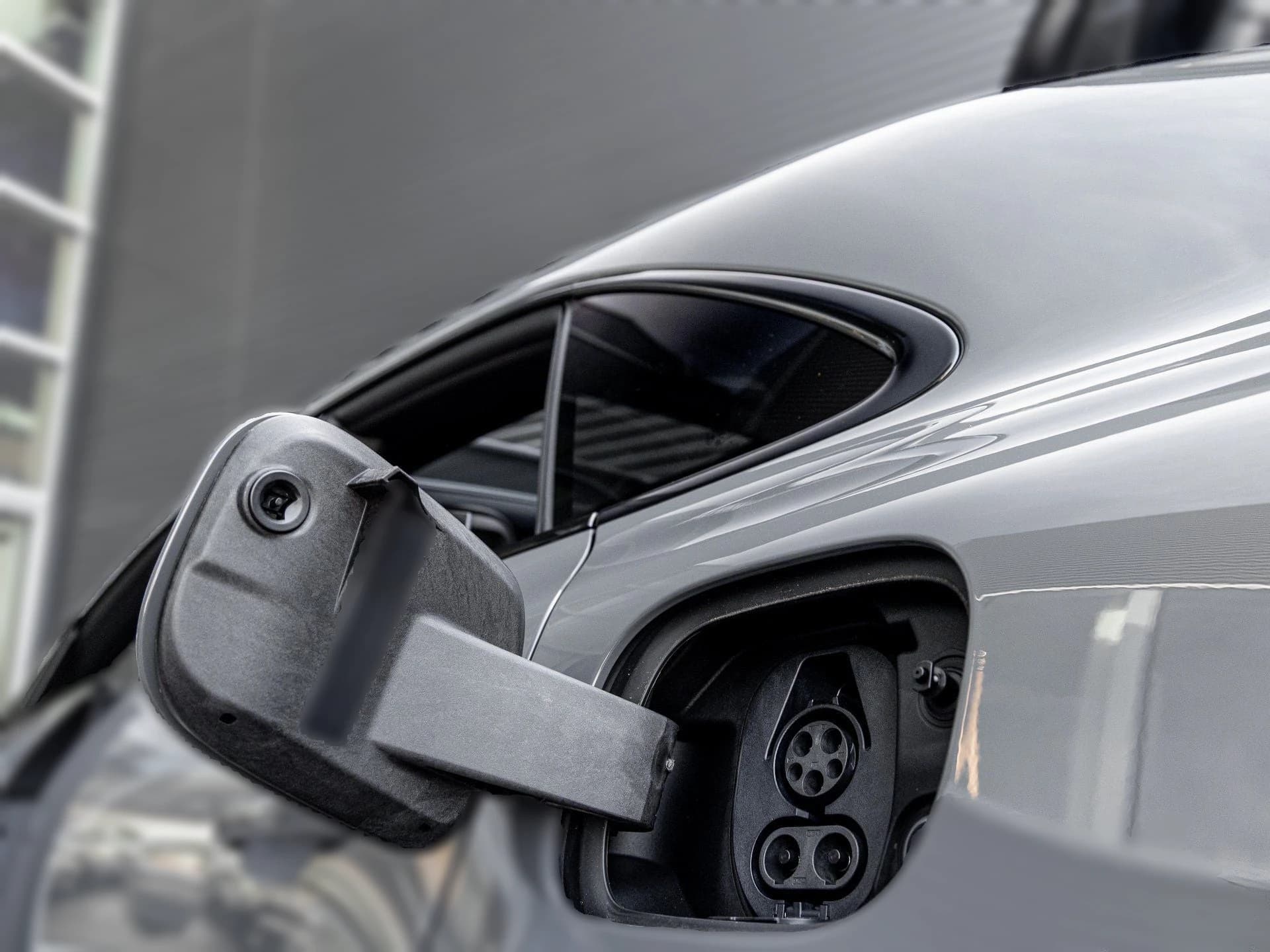 Porsche Macan Electric 4S AWD 2026 — side view