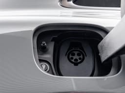 Porsche Macan Electric 4S AWD 2026 — side view