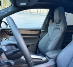 Porsche Macan Electric Turbo AWD 2025 — side view