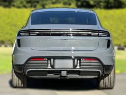 Porsche Macan Electric Turbo AWD 2025 — side view