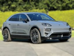 Porsche Macan Electric Turbo AWD 2025 — side view