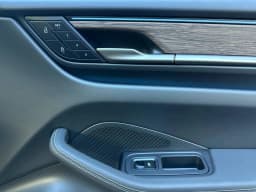 Porsche Macan Electric Turbo AWD 2025 — side view