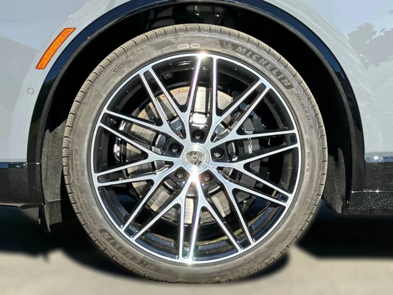 Porsche Macan Electric Turbo AWD 2025 — side view