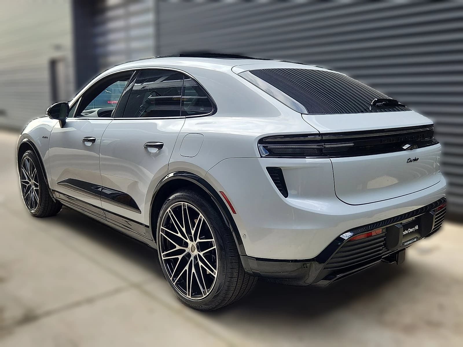 Porsche Macan Electric Turbo AWD 2026 — side view