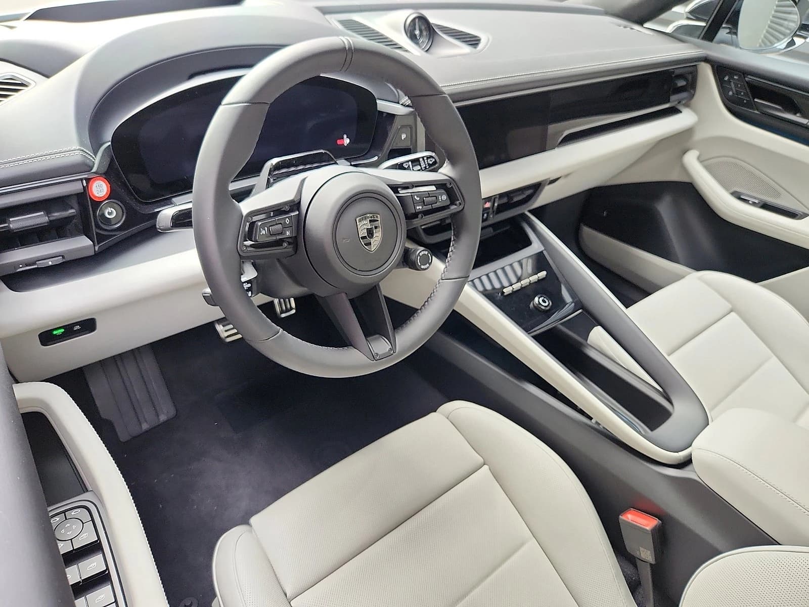Porsche Macan Electric Turbo AWD 2026 — side view