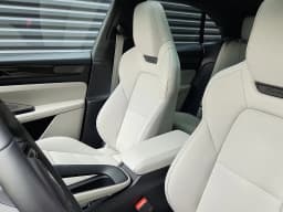 Porsche Macan Electric Turbo AWD 2026 — side view
