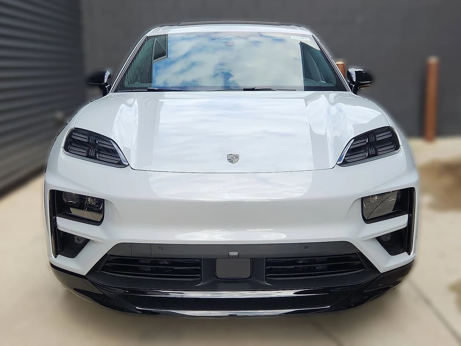 Porsche Macan Electric Turbo AWD 2026 — side view