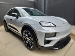 Porsche Macan Electric Turbo AWD 2026 — side view