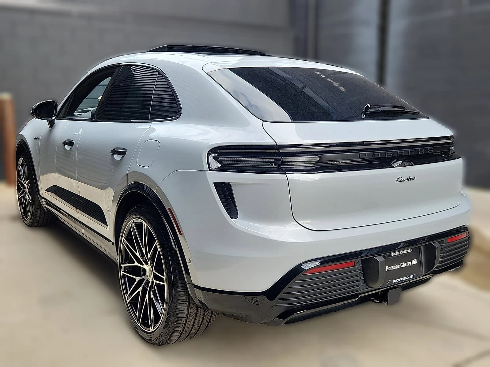 Porsche Macan Electric Turbo AWD 2026 — side view