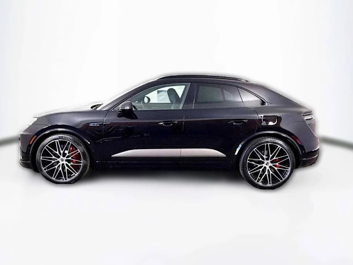 Porsche Macan Electric Turbo AWD 2025 — side view