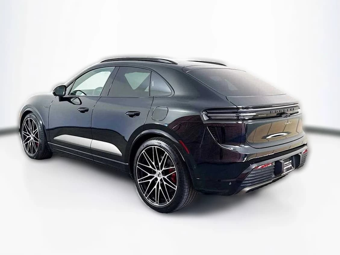 Porsche Macan Electric Turbo AWD 2025 — side view
