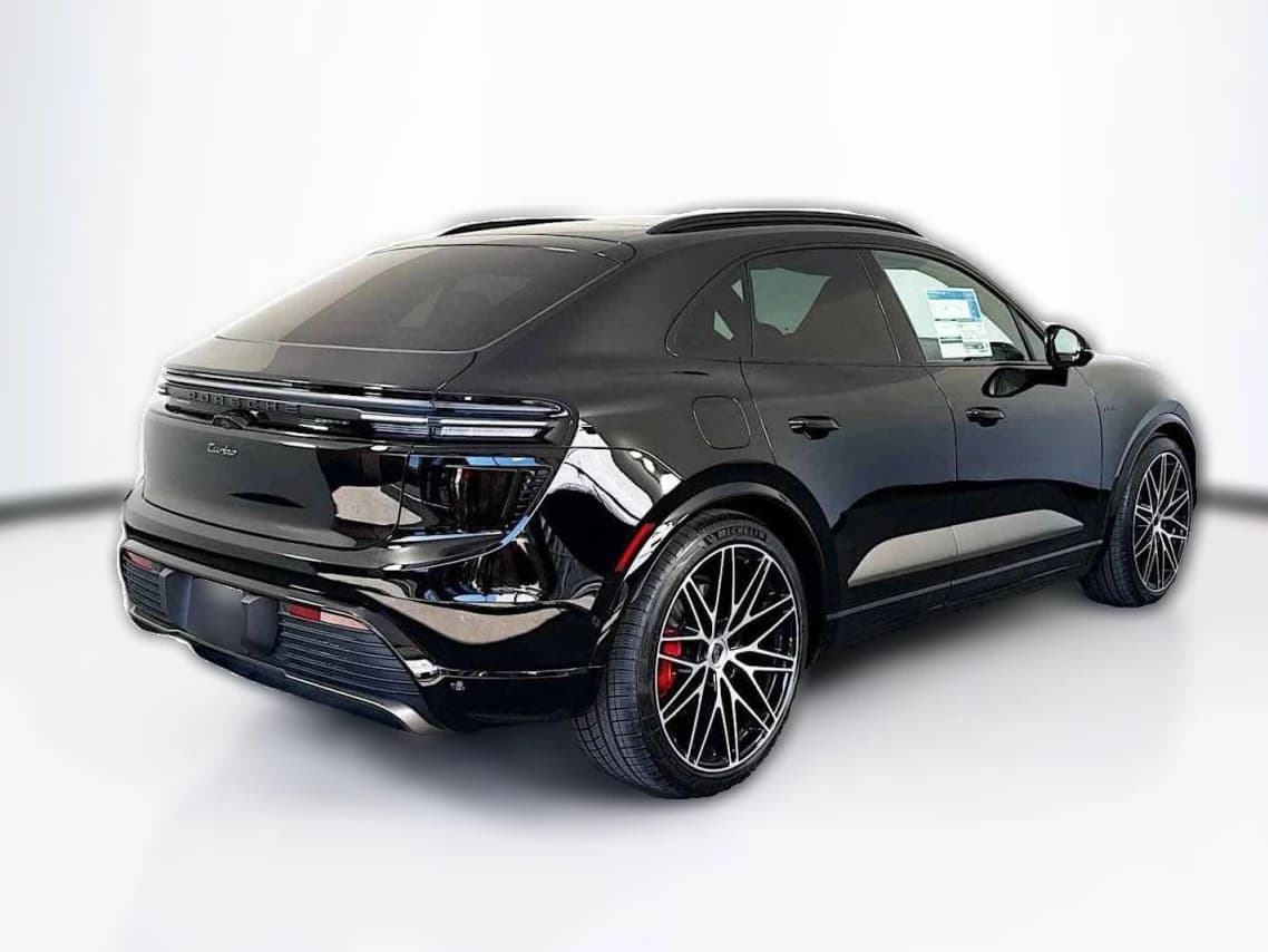 Porsche Macan Electric Turbo AWD 2025 — side view