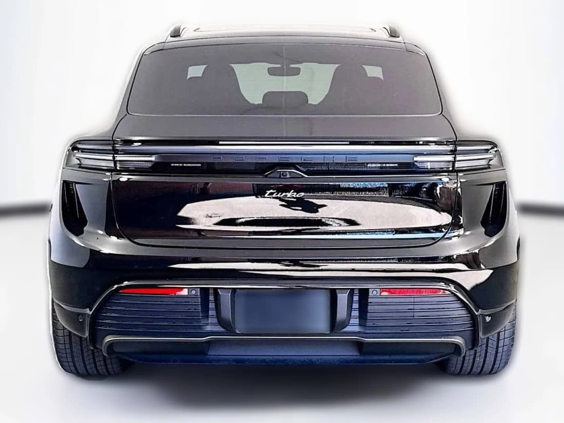 Porsche Macan Electric Turbo AWD 2025 — side view