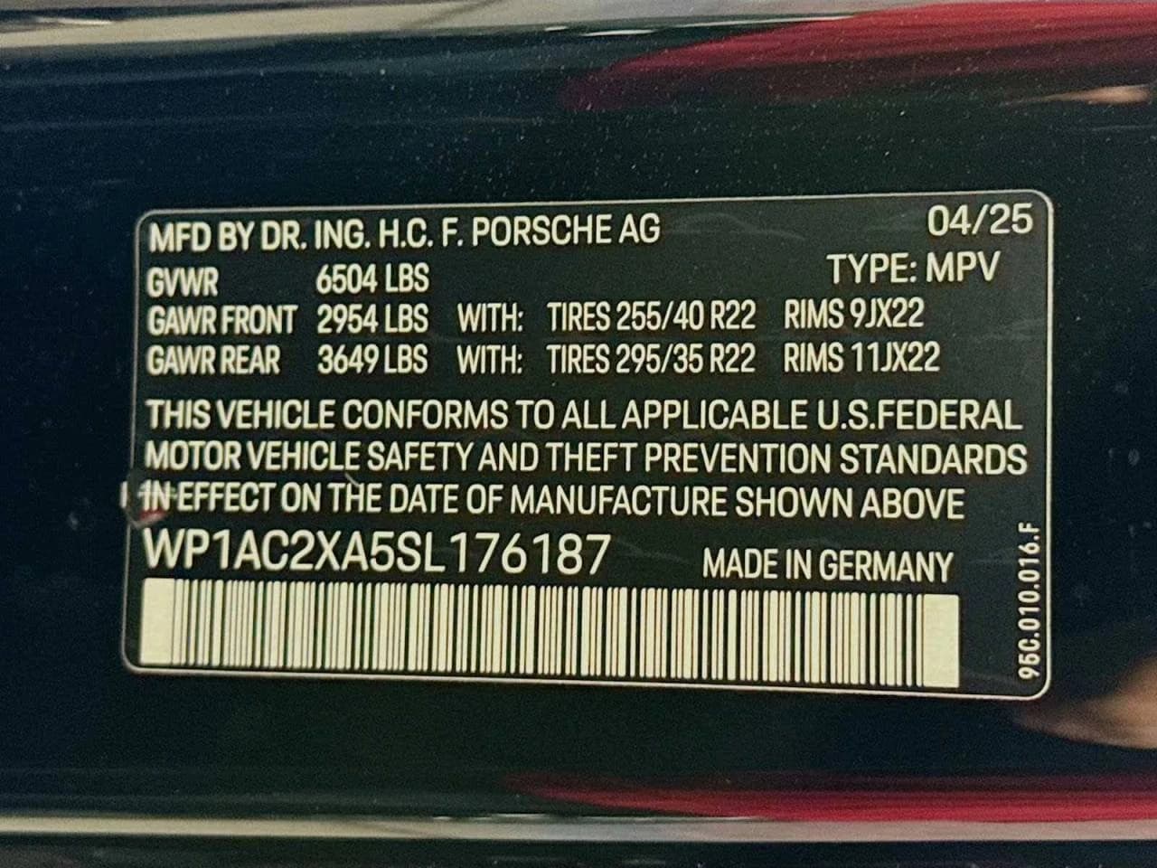 Porsche Macan Electric Turbo AWD 2025 — side view