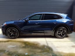 Porsche Cayenne Turbo Electric AWD 2026 — side view