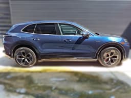 Porsche Cayenne Turbo Electric AWD 2026 — side view