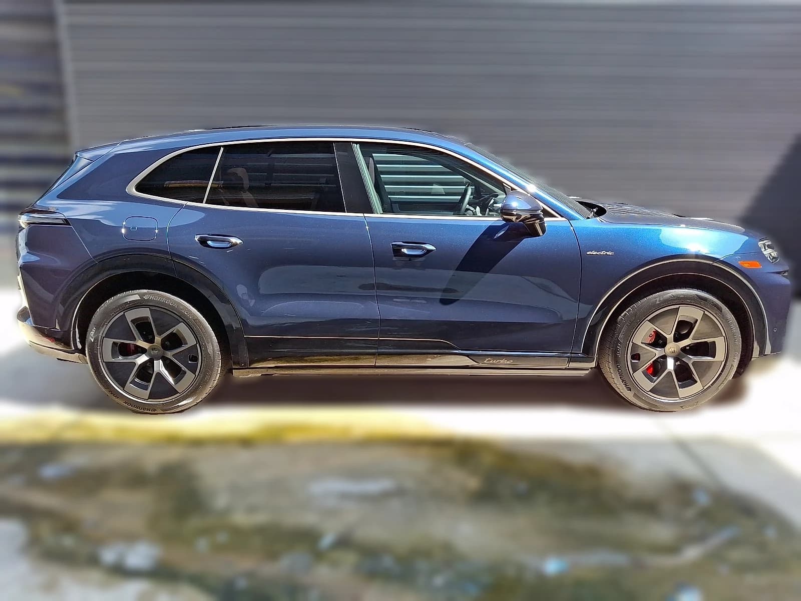 Porsche Cayenne Turbo Electric AWD 2026 — side view