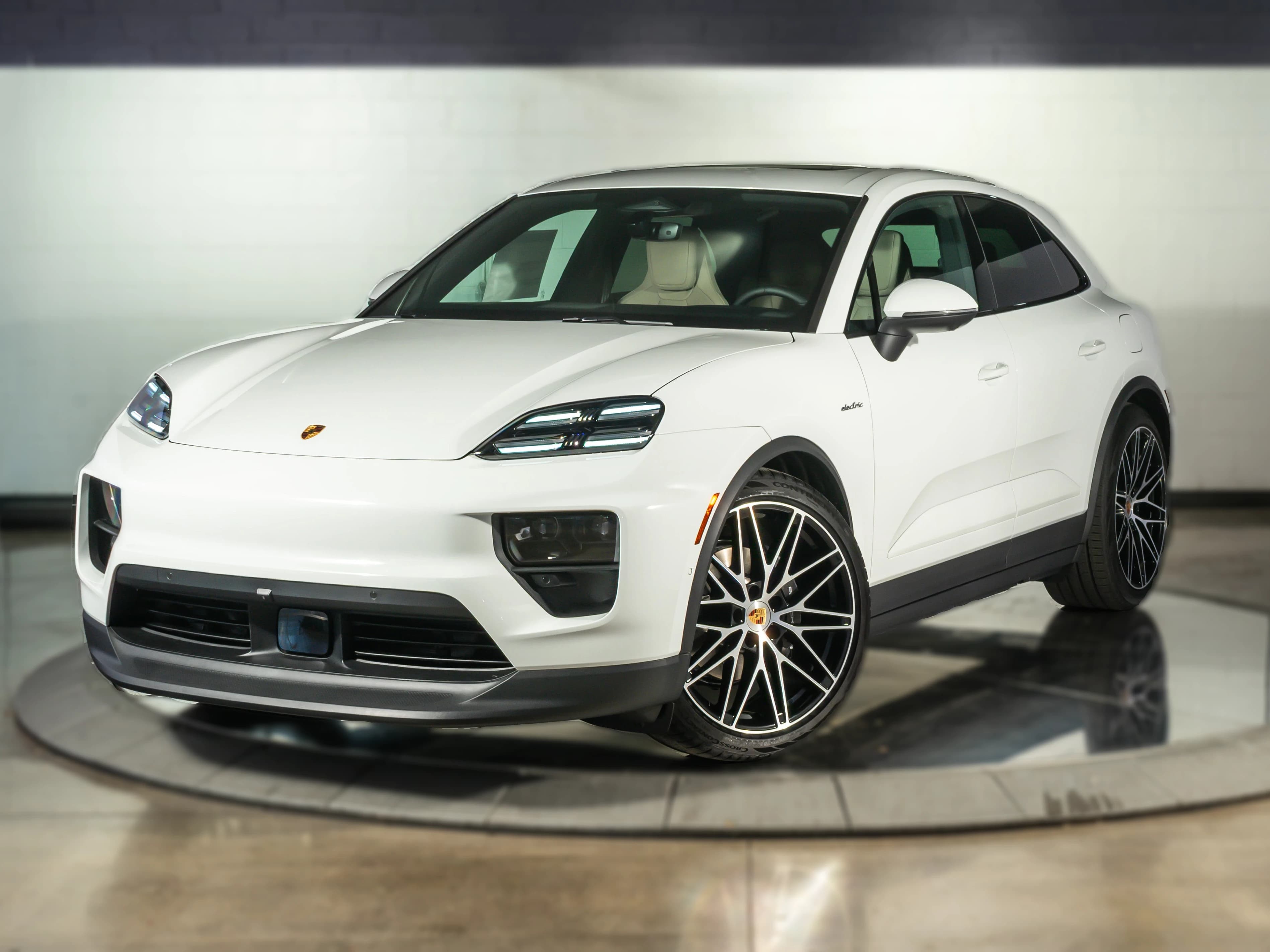 Porsche Macan Electric RWD 2026 — side view