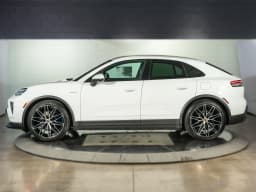 Porsche Macan Electric RWD 2026 — side view