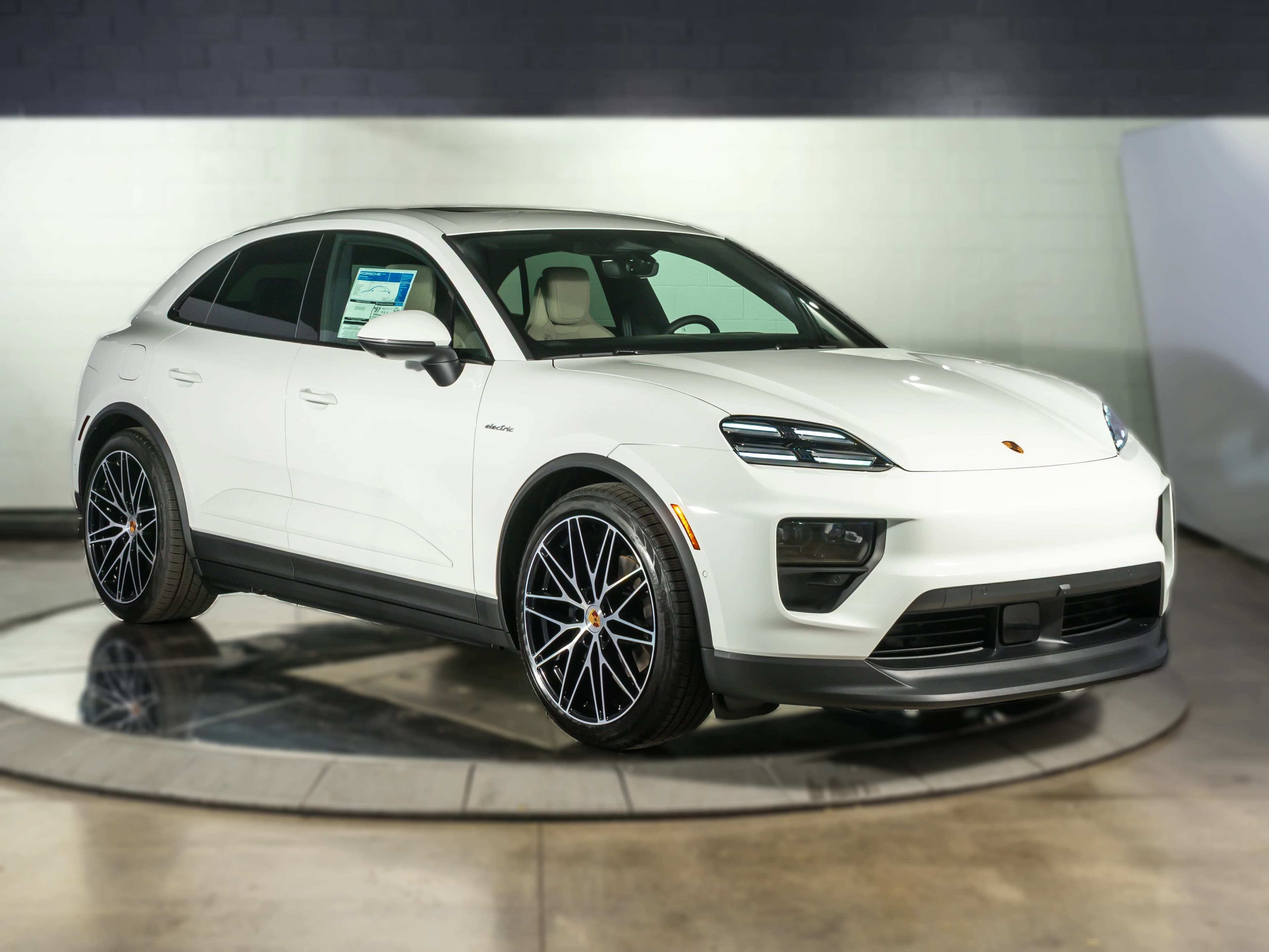 Porsche Macan Electric RWD 2026 — side view