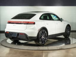 Porsche Macan Electric RWD 2026 — side view