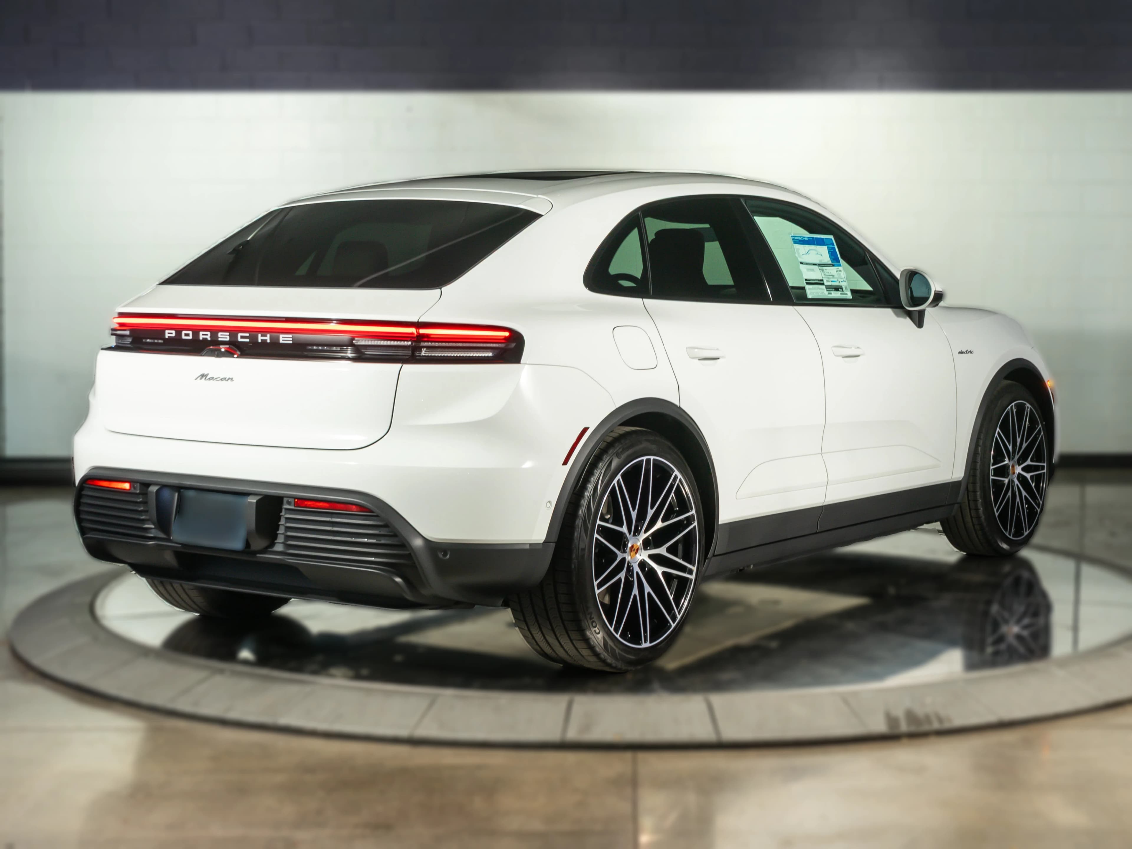 Porsche Macan Electric RWD 2026 — side view