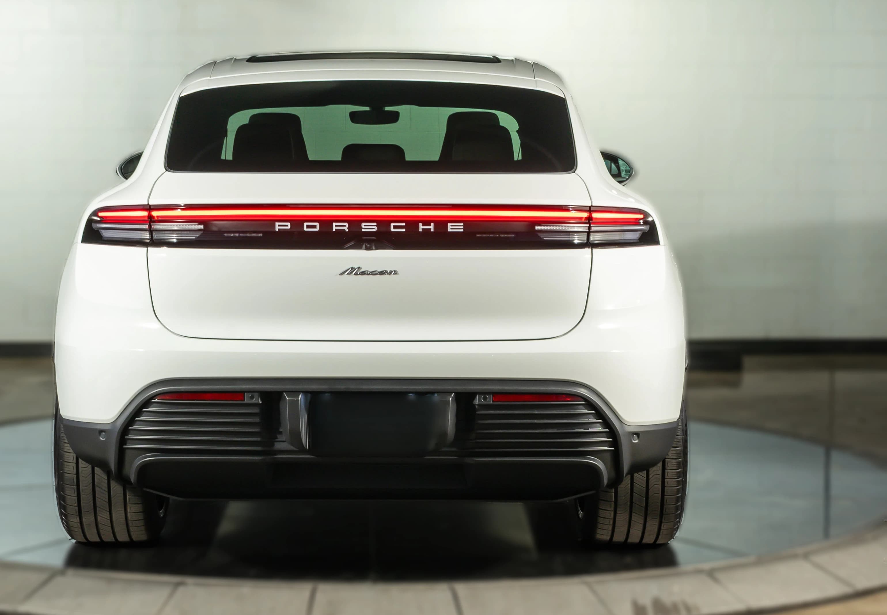 Porsche Macan Electric RWD 2026 — side view
