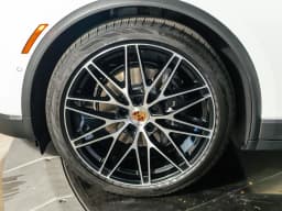 Porsche Macan Electric RWD 2026 — side view