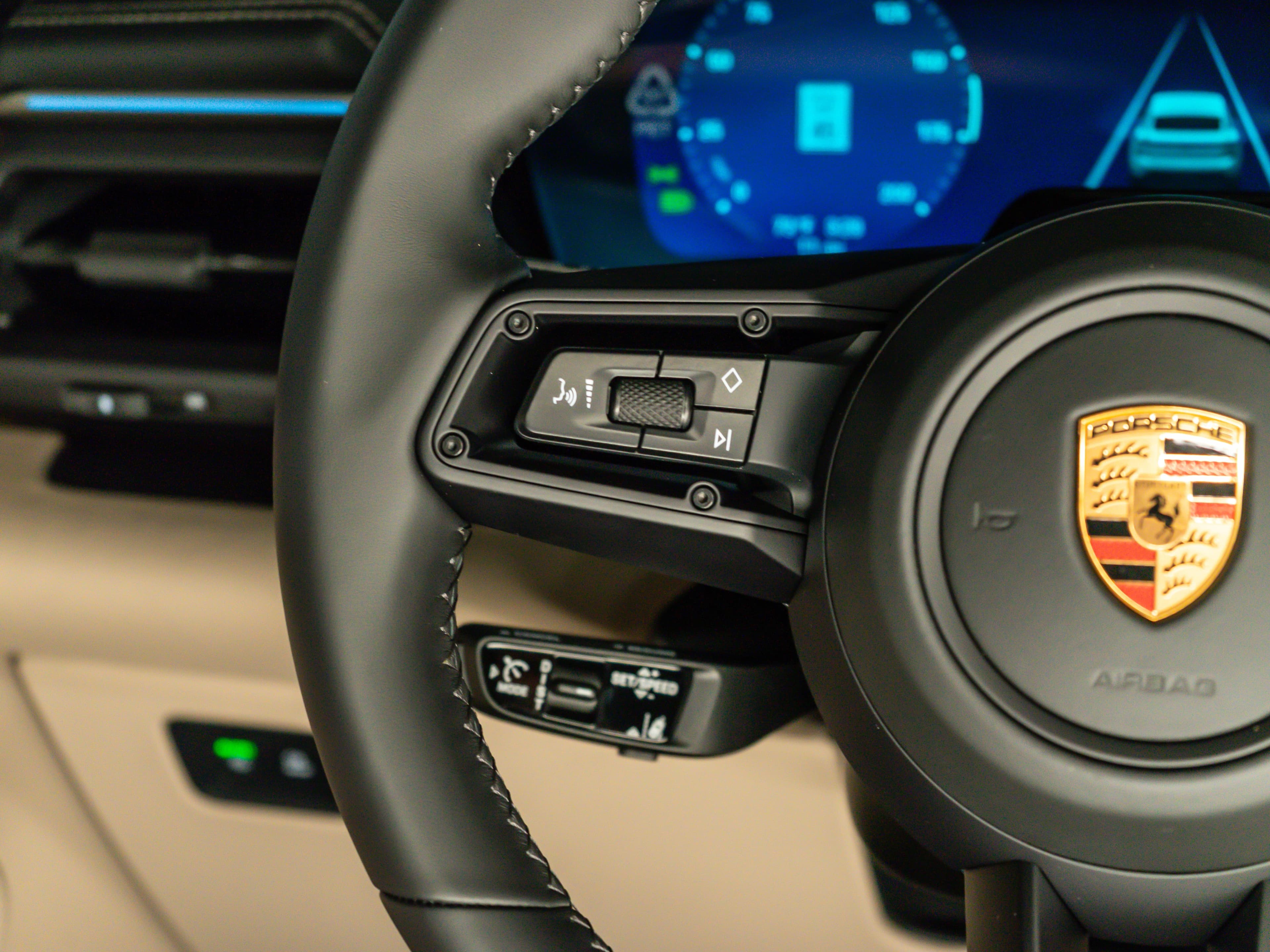 Porsche Macan Electric RWD 2026 — side view