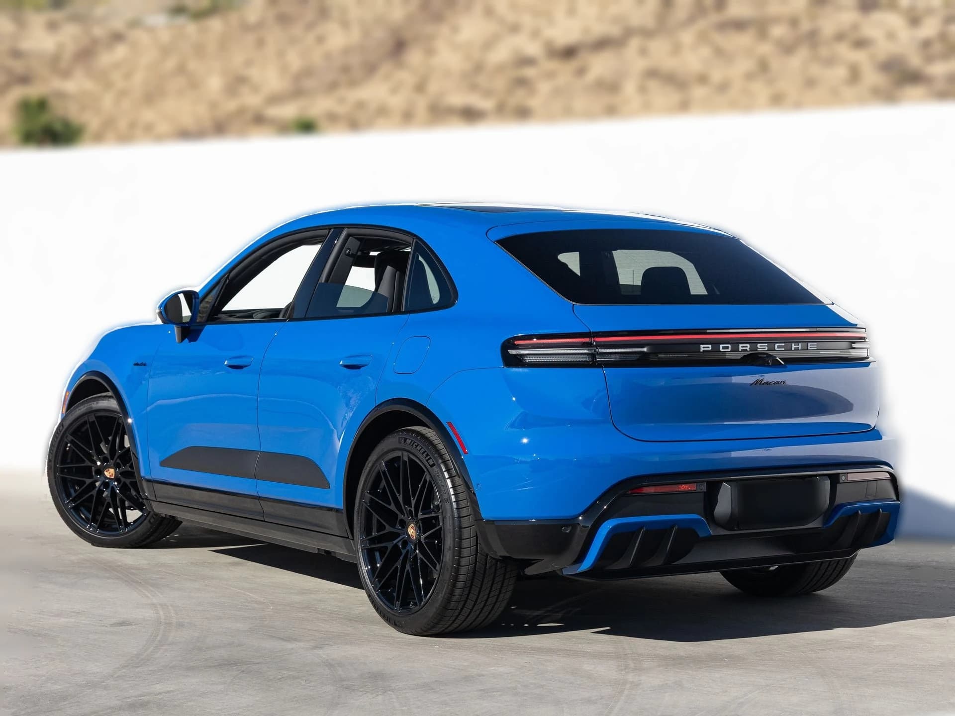 Porsche Macan Electric RWD 2026 — side view