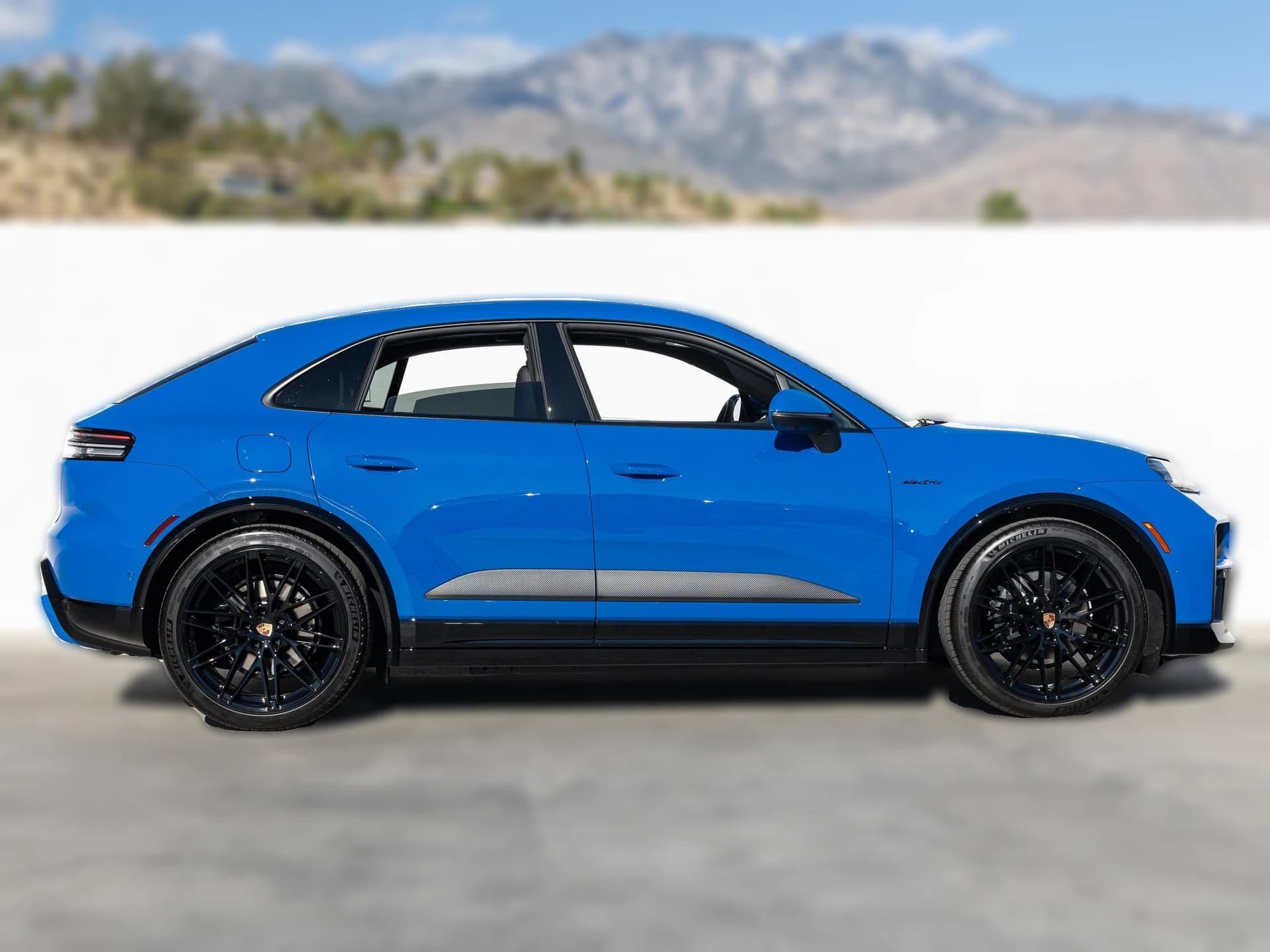 Porsche Macan Electric RWD 2026 — side view