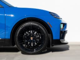 Porsche Macan Electric RWD 2026 — side view
