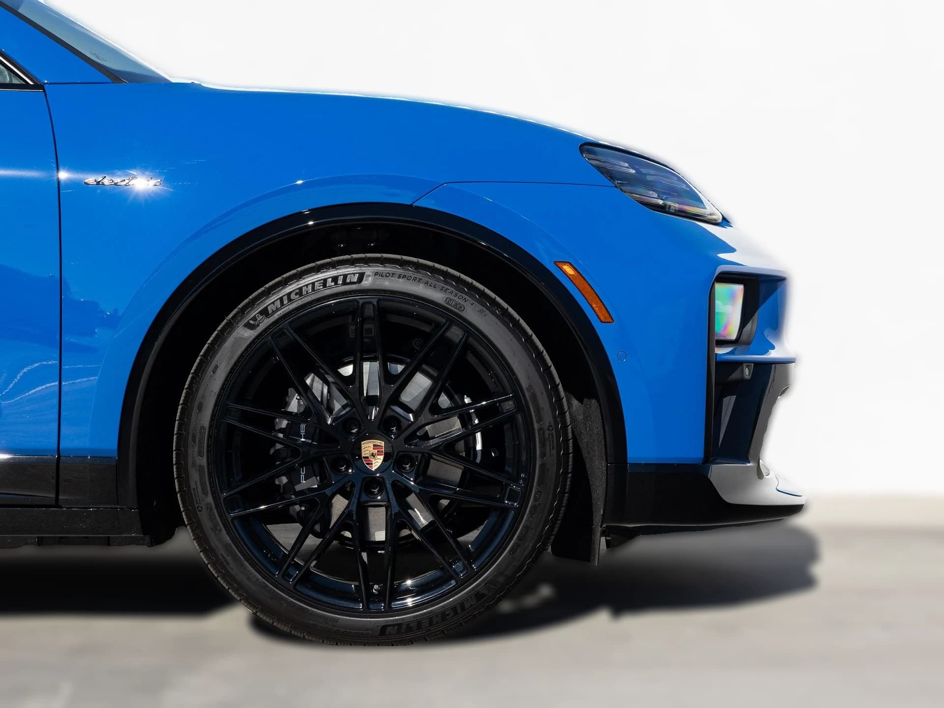 Porsche Macan Electric RWD 2026 — side view