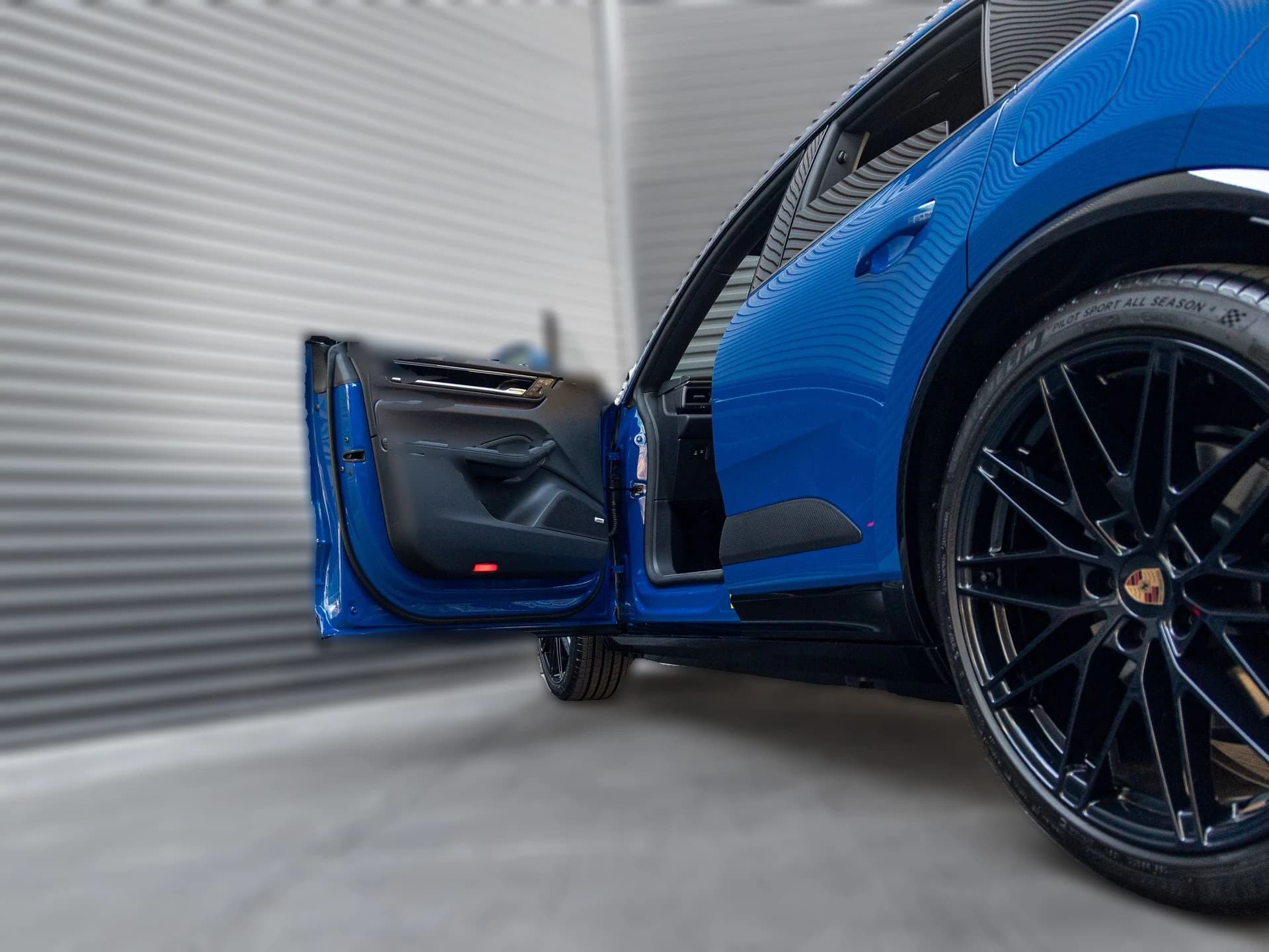 Porsche Macan Electric RWD 2026 — side view