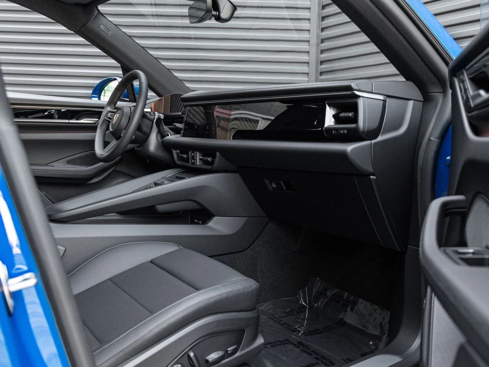 Porsche Macan Electric RWD 2026 — side view