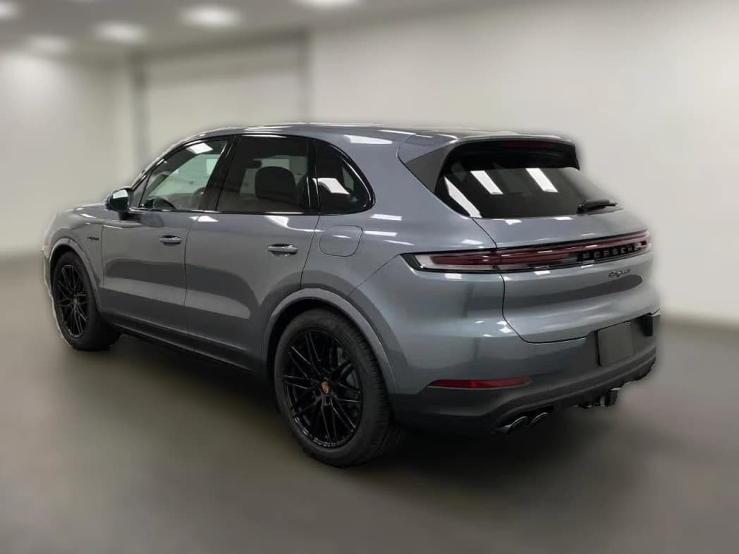 Porsche Cayenne E-Hybrid AWD 2026 — side view