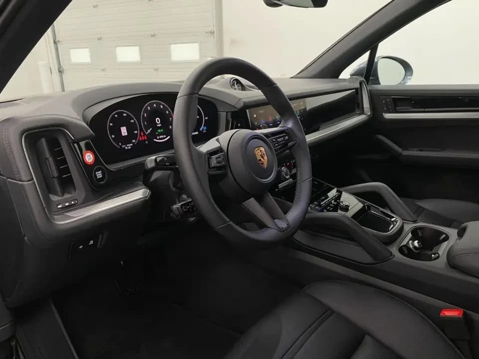 Porsche Cayenne E-Hybrid AWD 2026 — side view