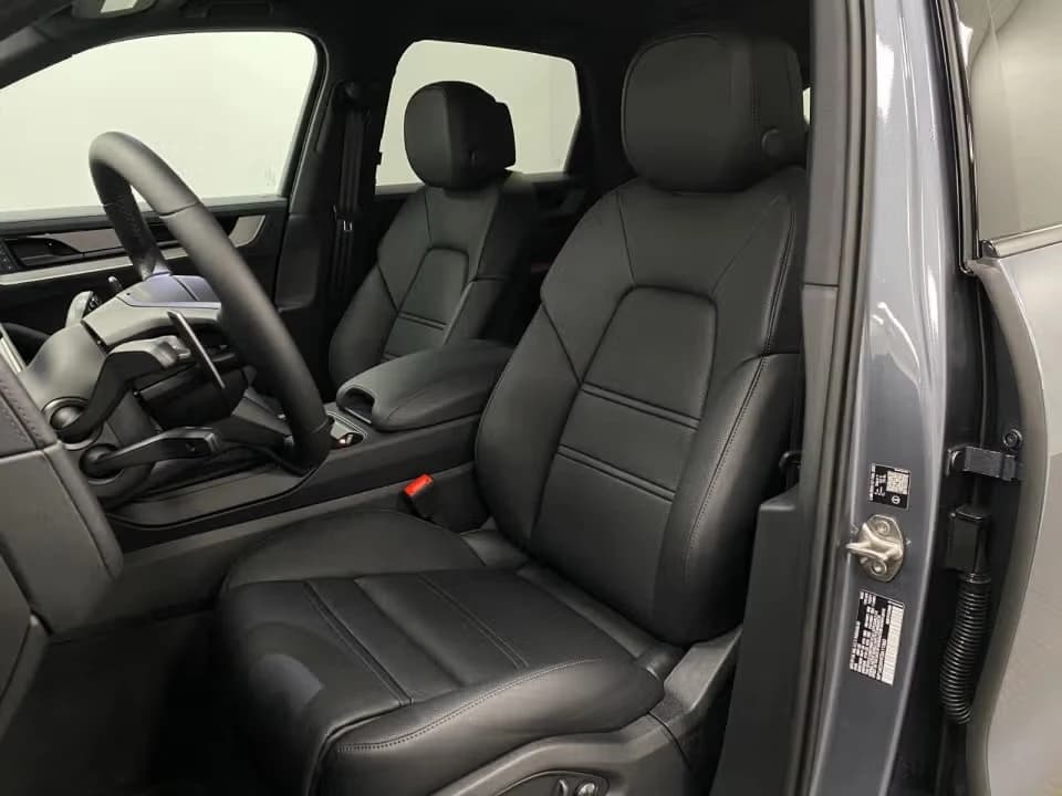 Porsche Cayenne E-Hybrid AWD 2026 — side view