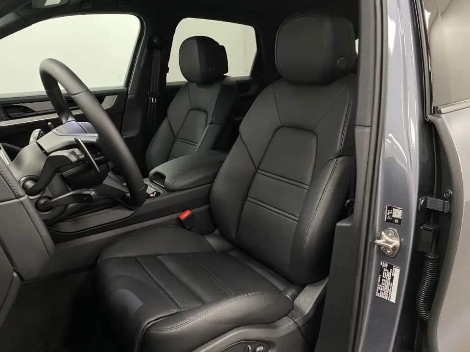 Porsche Cayenne E-Hybrid AWD 2026 — side view