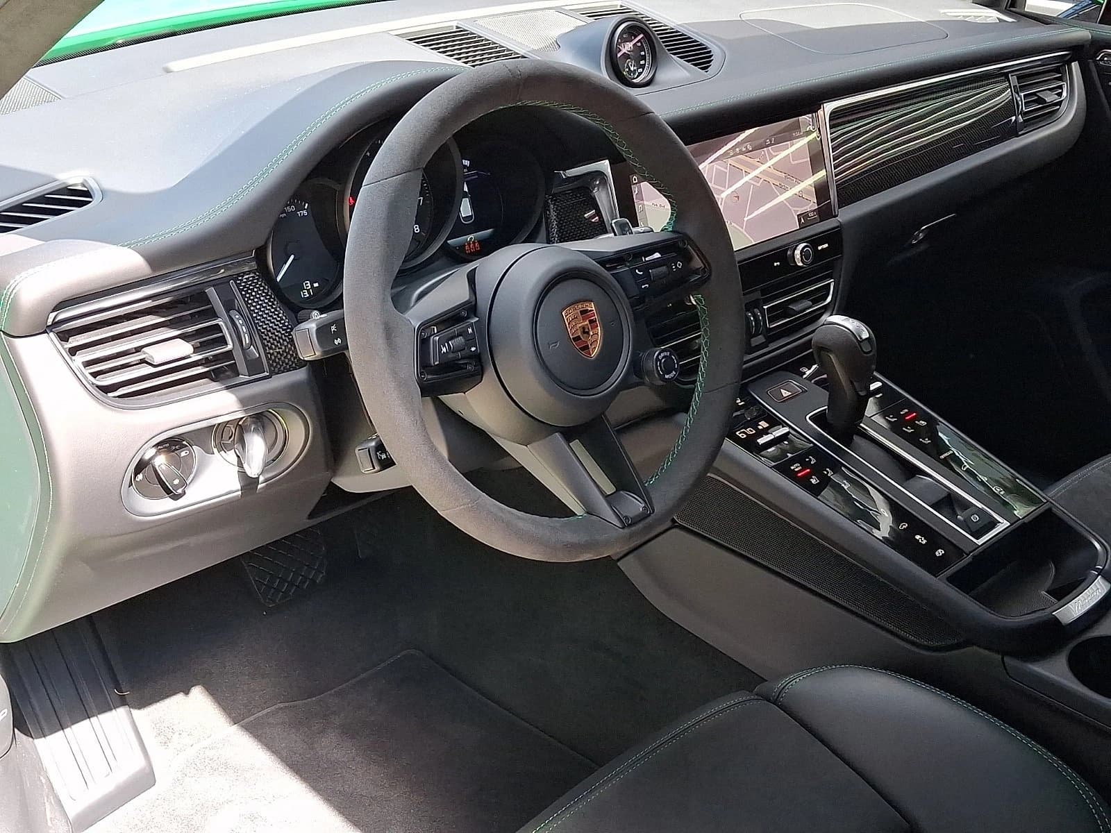 Porsche Macan GTS AWD 2026 — side view