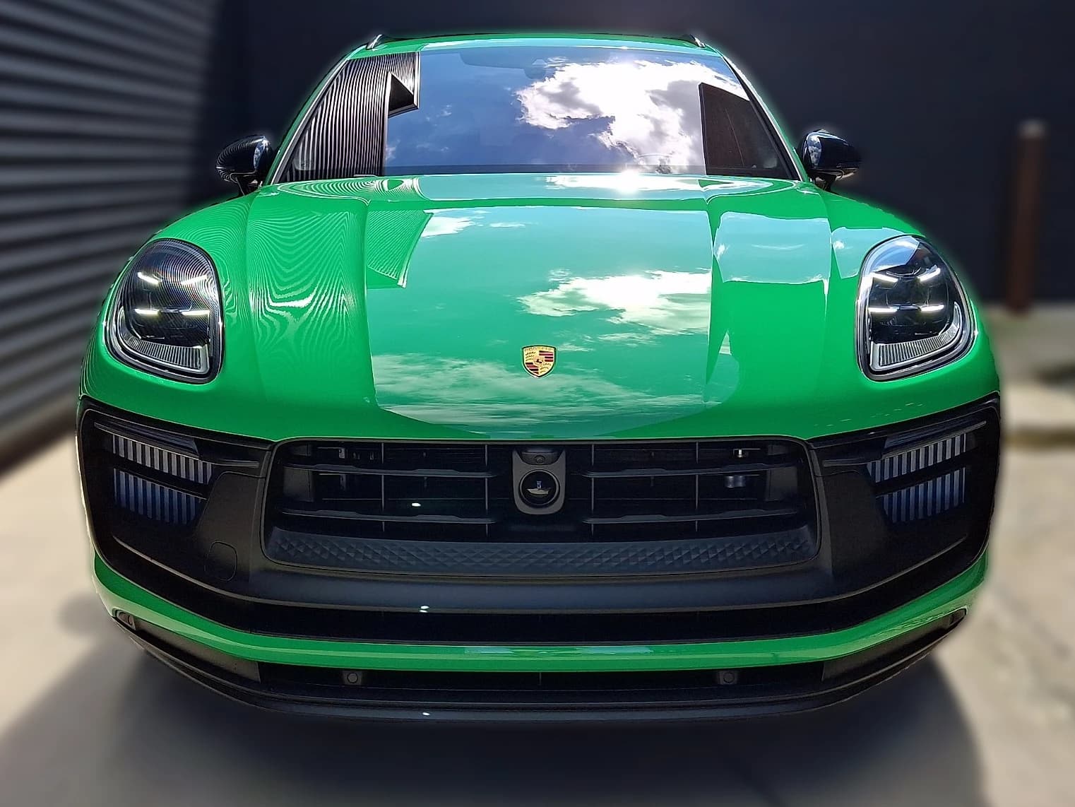 Porsche Macan GTS AWD 2026 — side view