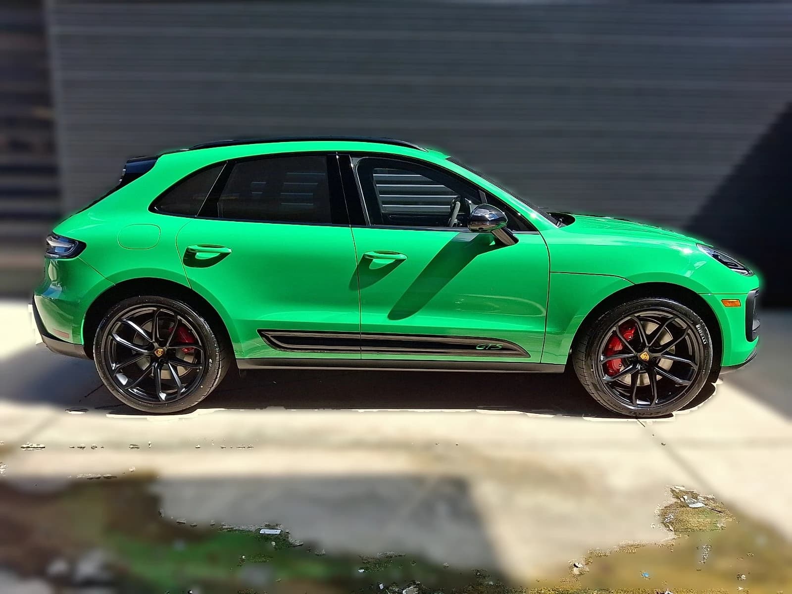 Porsche Macan GTS AWD 2026 — side view