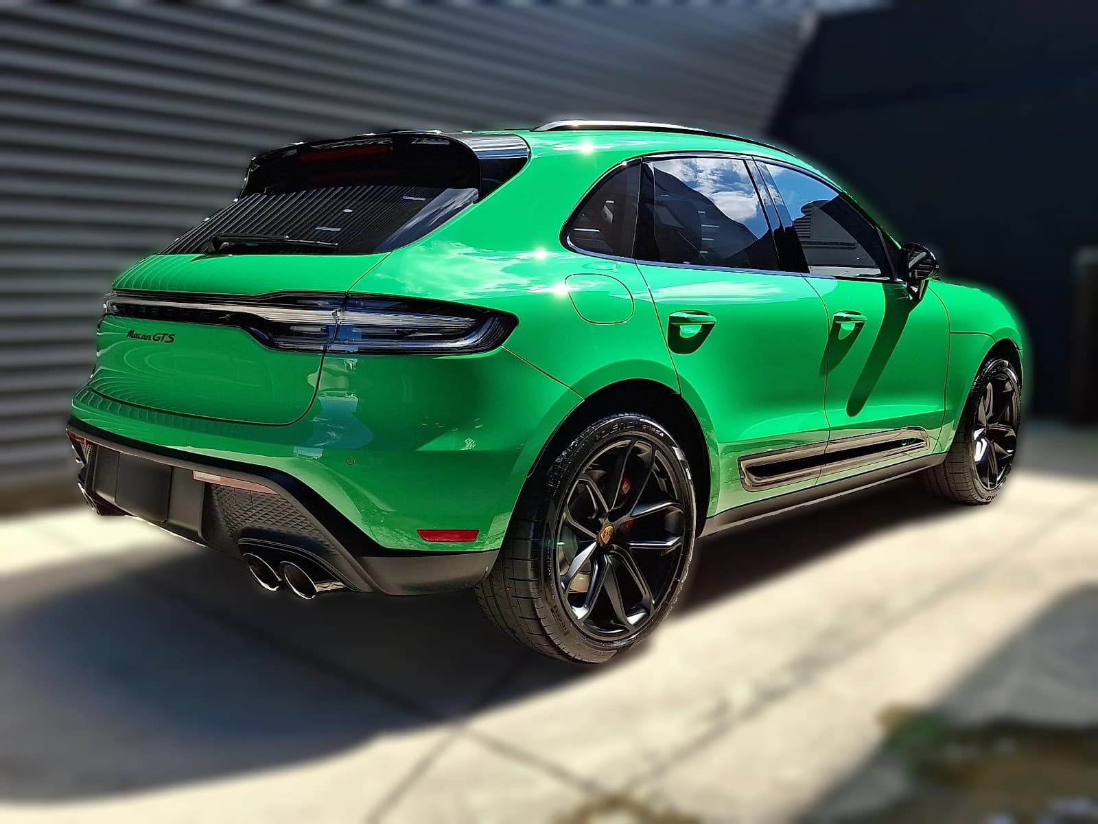 Porsche Macan GTS AWD 2026 — side view