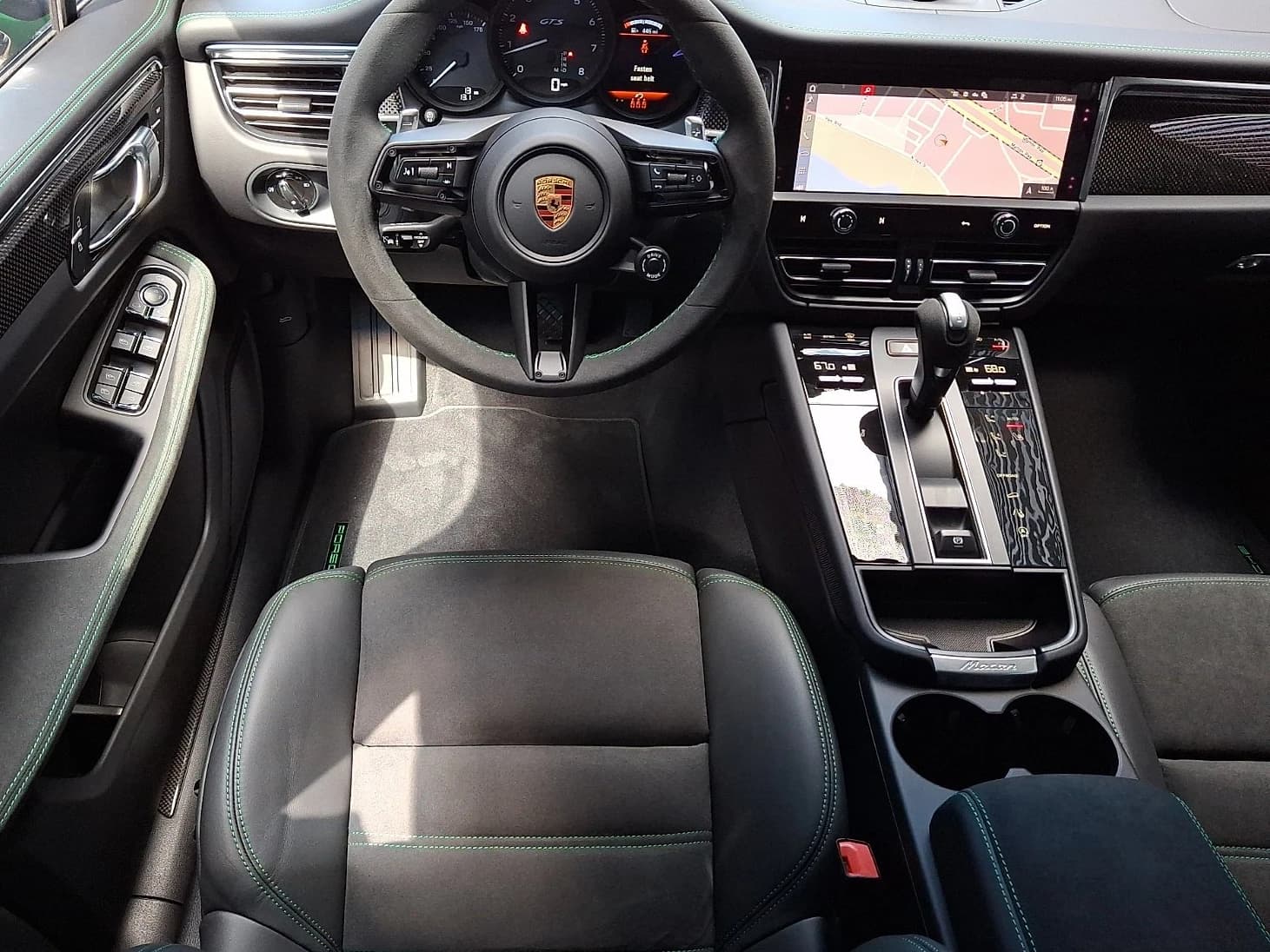 Porsche Macan GTS AWD 2026 — side view