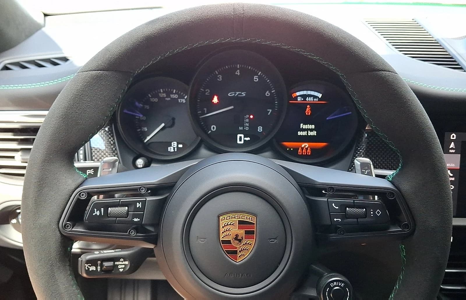 Porsche Macan GTS AWD 2026 — side view