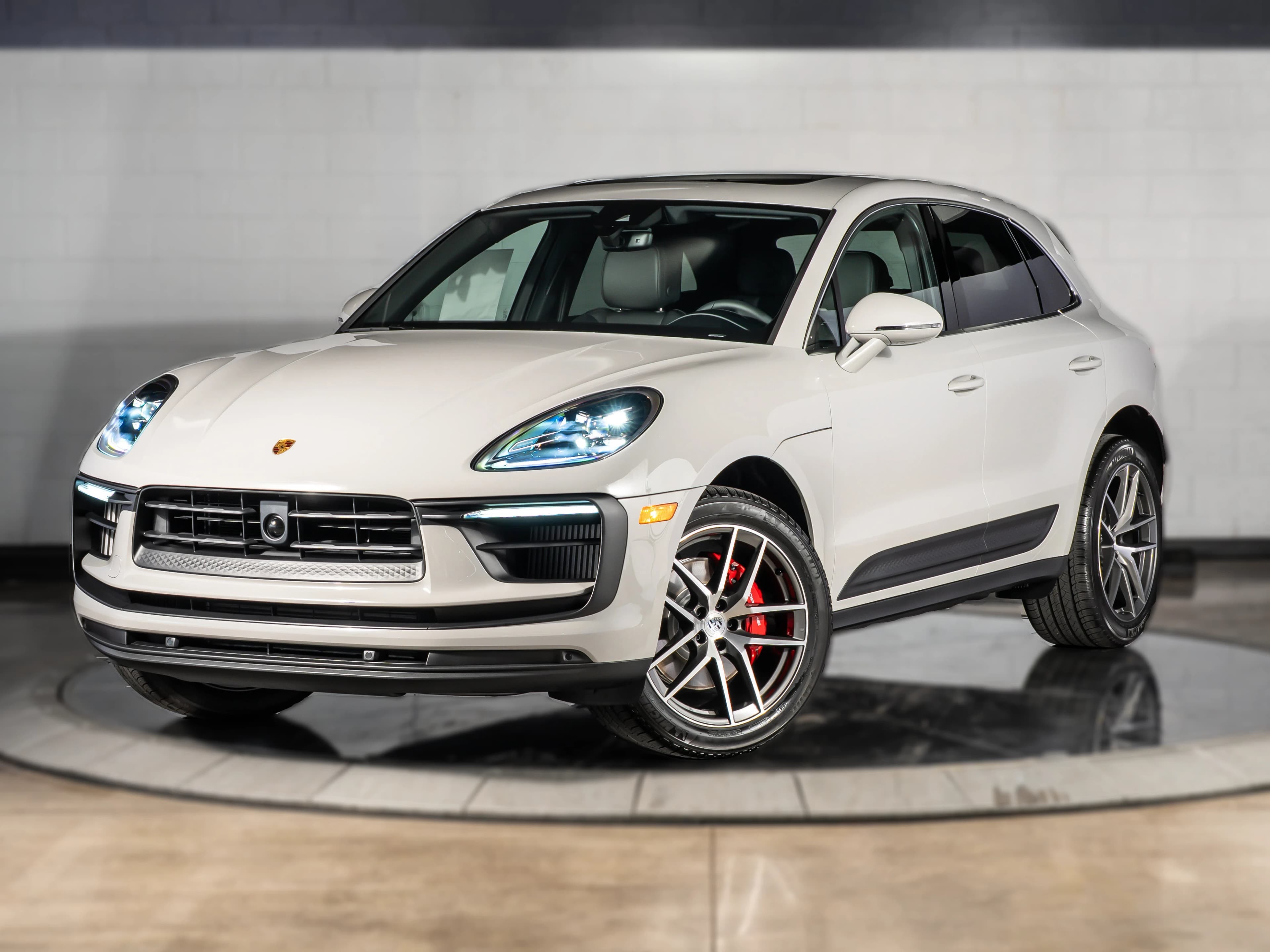 Porsche Macan S AWD 2026 — side view